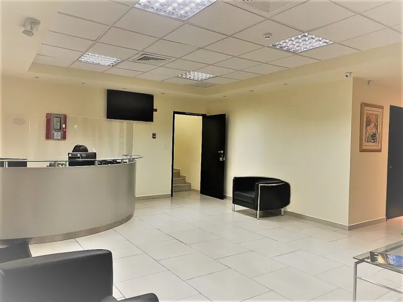 VENTA O ALQUILER DE PROPIEDAD COMERCIAL EN VÍA PORRAS